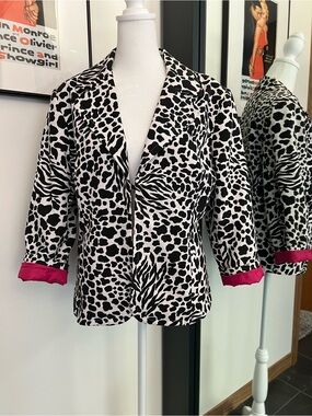 Chico’s Black & White Animal Print Jacket with Pink Cuff Detail 100% Cotton M